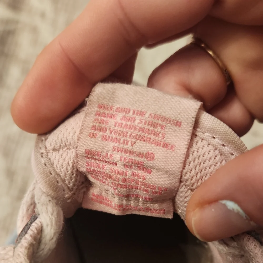 Nike Kids Sneakers in Pink and White